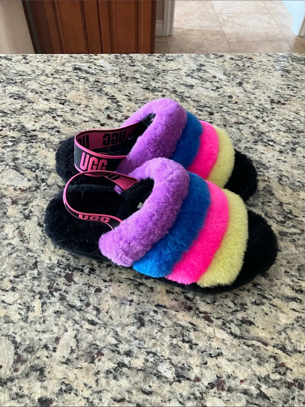 UGG Kids Multistripe Fluff Slide - Black with Rainbow Stripes